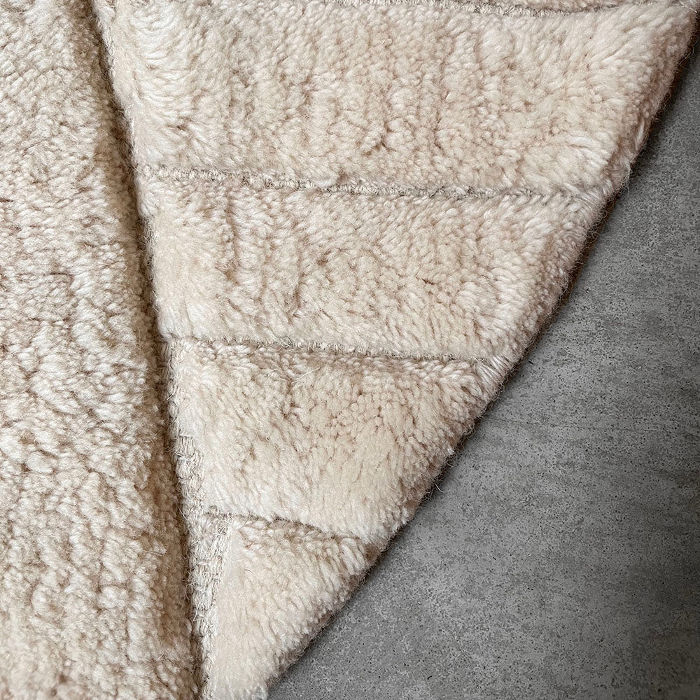 Malagoon Oval Funky rug - cream white - 157x238cm 100% wool