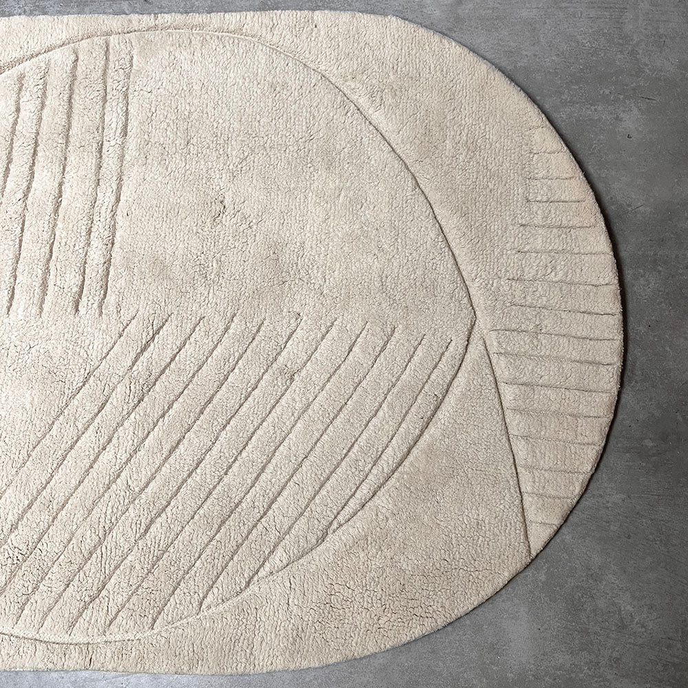 Malagoon Oval Funky rug - cream white - 157x238cm 100% wool