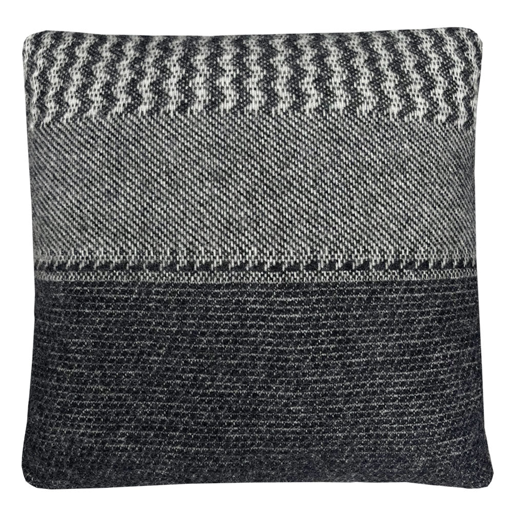 Malagoon Uptown cushion - black - 45x45cm 100% wool