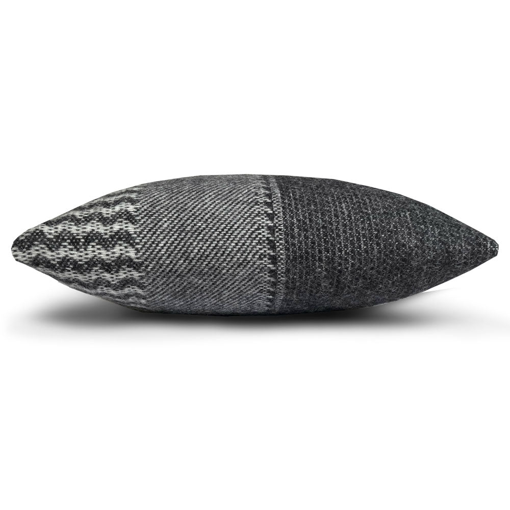 Malagoon Uptown cushion - black - 45x45cm 100% wool