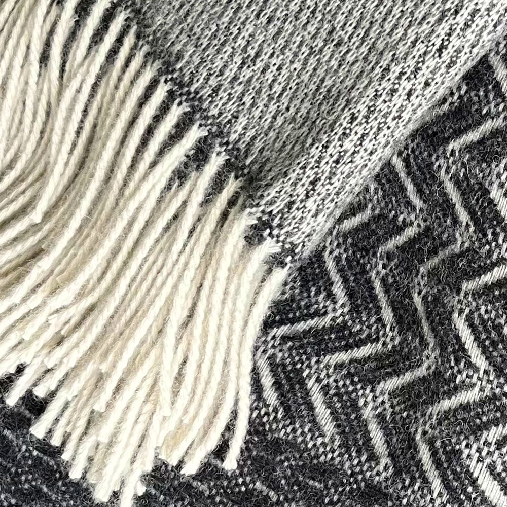 Malagoon Uptown throw - black - 140x200cm 100% wool