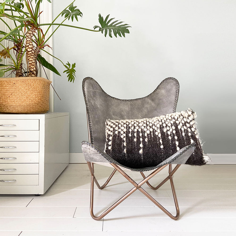 Malagoon Drops cushion - black - 40x70cm 100% wool