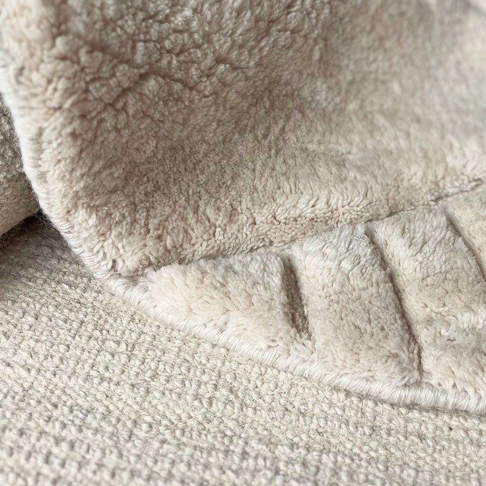 Malagoon Oval Funky rug - cream white - 157x238cm 100% wool