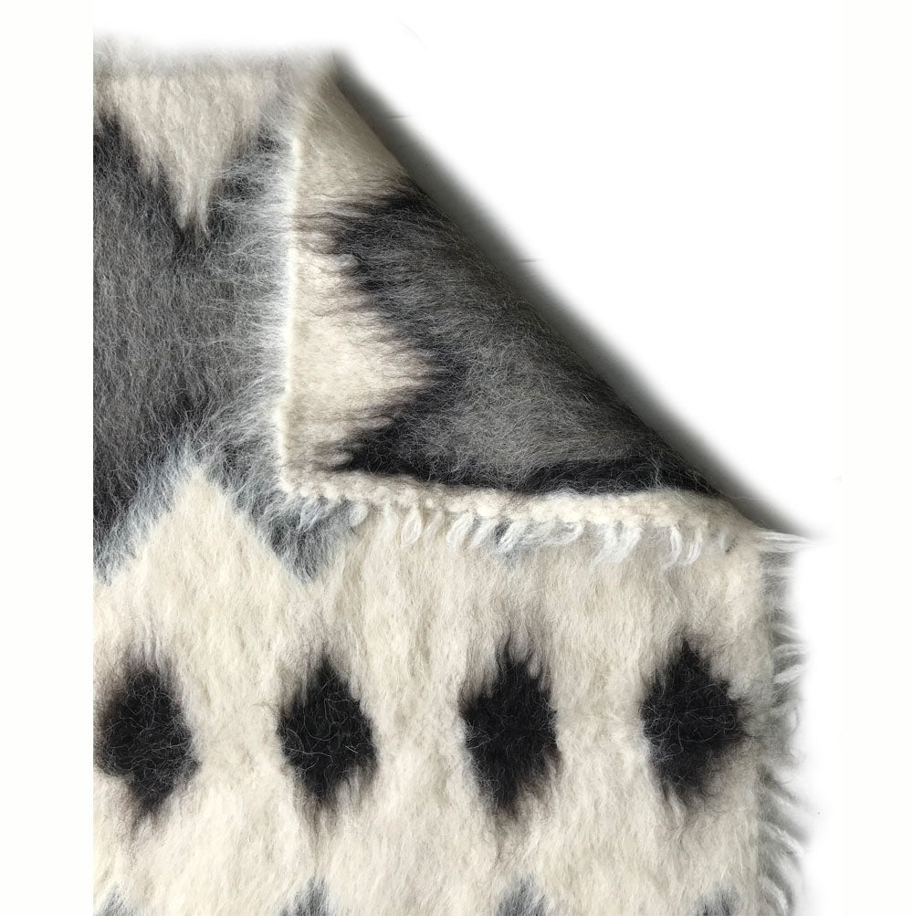 Malagoon throw Shark - shades of gray - 75x125cm 100% wool